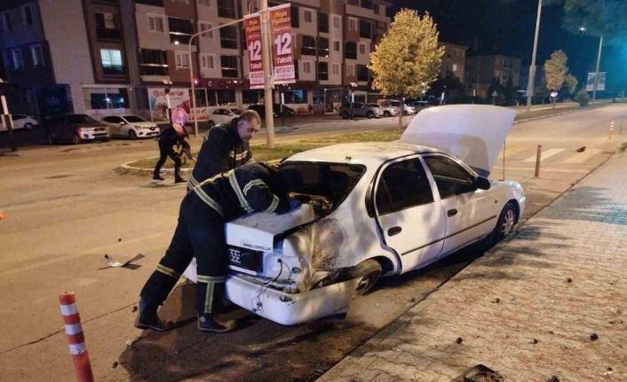 Erzincan’da iki otomobil çarpıştı, 1 kişi yaralandı
