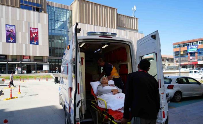 Erzincan’da taburcu edilen hastalar ihtiyaç halinde evlerine ambulansla ücretsiz götürülüyor