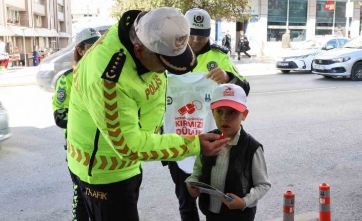 Erzurum’da polisten "Önce Yaya" farkındalığı uygulaması