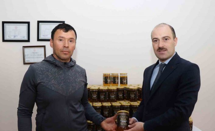 Erzurumlu bal üreticisinden örnek davranış
