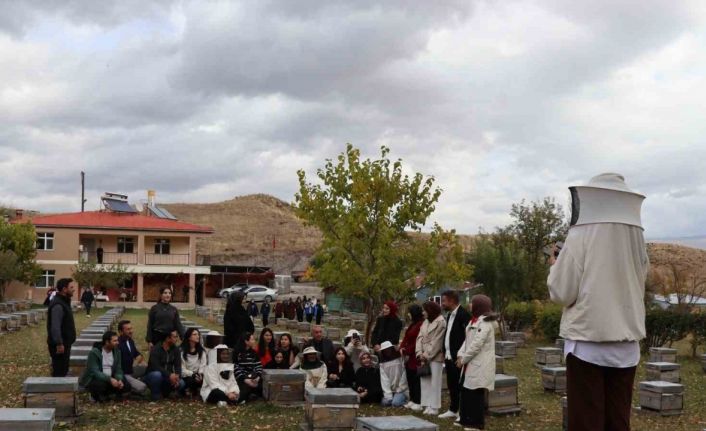 Erzurumlu gençler organik arıcılığı öğrendi