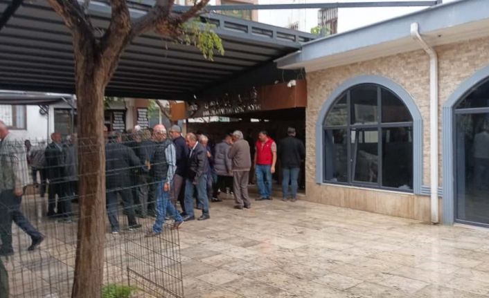 Eşi tarafından sokak ortasında öldürülen kadın son yolculuğuna uğurlandı