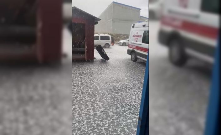Eskişehir’de dolu yağışı: Sokak saniyeler içinde beyaza büründü