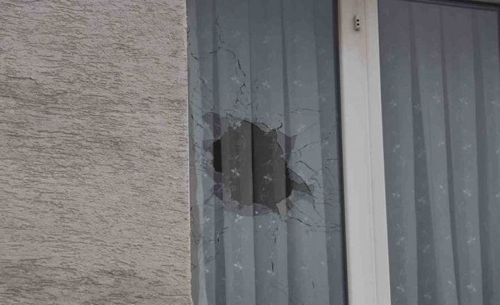 Eskişehir’de eşinin yaşadığı daireye tüfekle 2 el ateş edip kaçtı