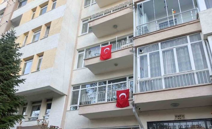 Eskişehir’de evler ve dükkanlar Türk bayrakları ile dolup taştı