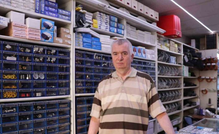 Eskişehir’in son zanaatkârı: 100 yıllık dikiş makinesini bile konuşturabiliyor