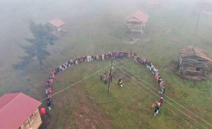Eşsiz manzaraya sahip yaylada Cumhuriyet Bayramı coşkusu