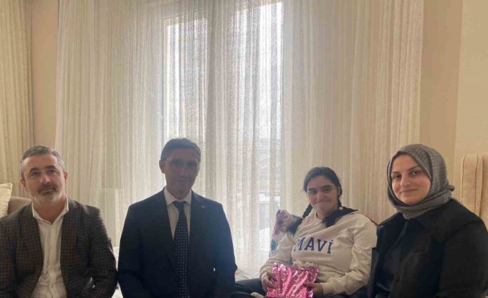 Evde eğitim hizmeti alan öğrenciye moral desteği