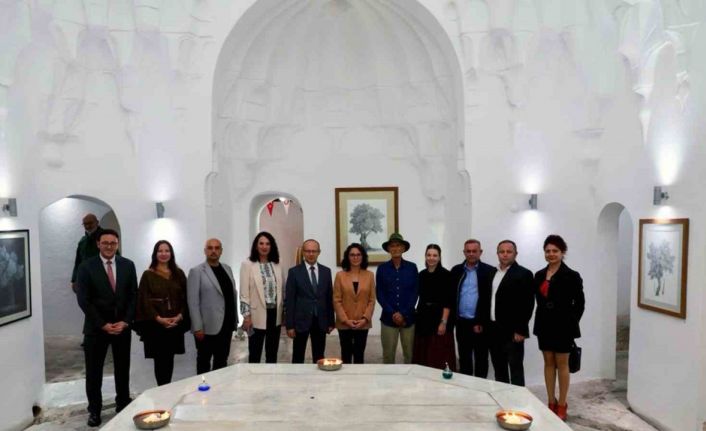 ‘Eylül Işığı’ resim sergisi Ney ezgileriyle açıldı