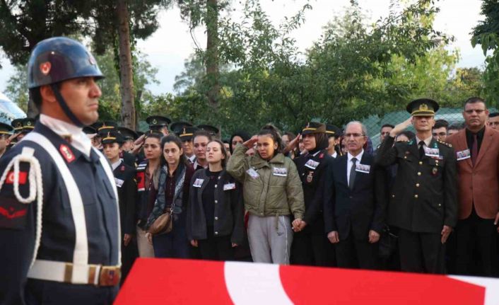 Feci kazada şehit olan jandarma personelleri gözyaşlarıyla memleketlerine uğurlandı