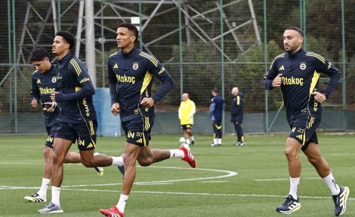 Fenerbahçe, günü iki antrenmanla tamamladı