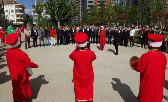 Festivalde kurulan sofradaki yemek ve tatlılar 10 dakikada tükendi