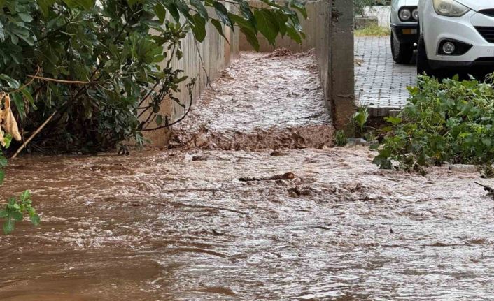 Fethiye sağanak yağışa teslim oldu