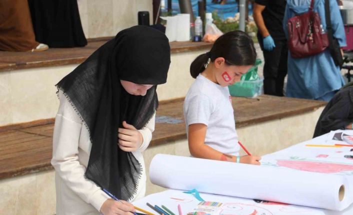 Fethiye’de çocuklar Filistinli akranları için resim çizdi