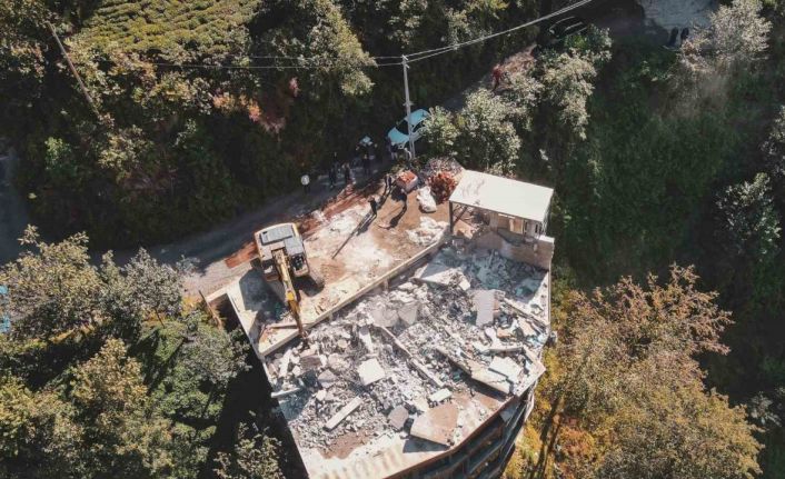 Fırtına Vadisi’nde kaçak ve riskli yapılar tek tek kaldırılıyor