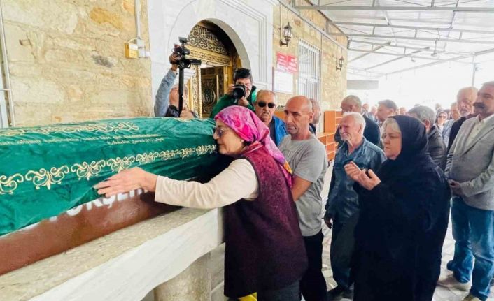 Foça’daki selde hayatını kaybeden yaşlı adam toprağa verildi