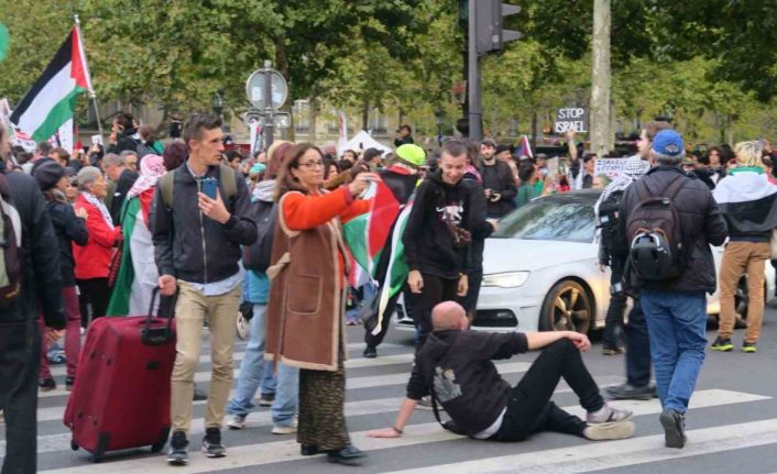 Fransa’da binlerce kişi, İsrail’in Sumud Filosu’na müdahalesini protesto etti