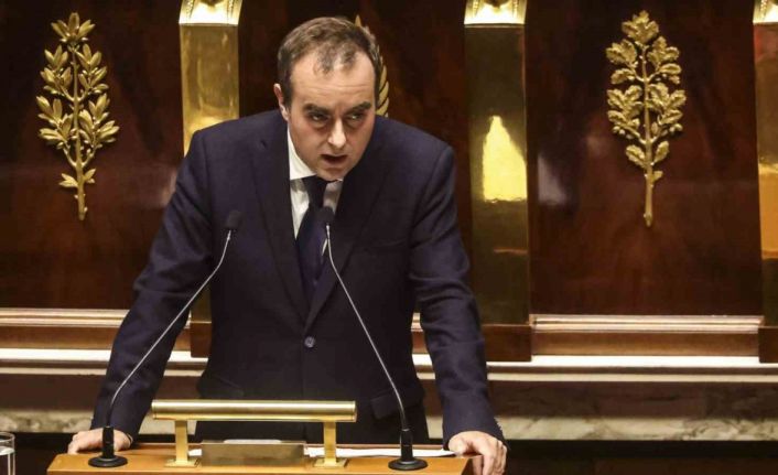 Fransa’da tartışmalı emeklilik reformu askıya alınacak