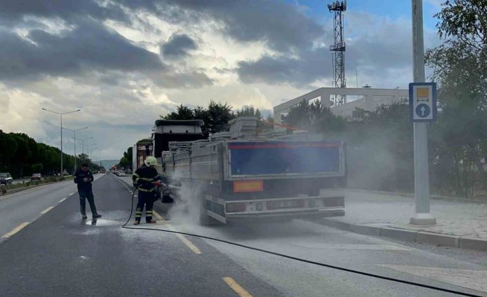 Freni tutmayan TIR’ın balataları yandı