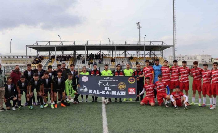 Futbol maçında "Kadına El Kalkamaz" farkındalığı