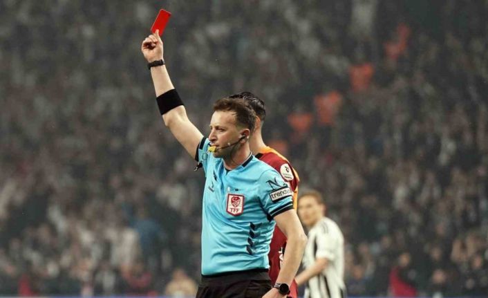 Galatasaray-Beşiktaş derbileri bol kırmızı kartlı geçiyor!
