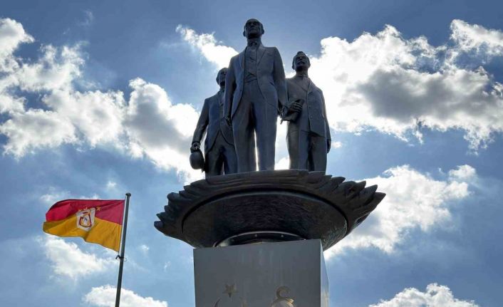 Galatasaray’da Gazi Mustafa Kemal Atatürk, Tevfik Fikret ve Ali Sami Yen Anıtı’nın açılışı yapıldı