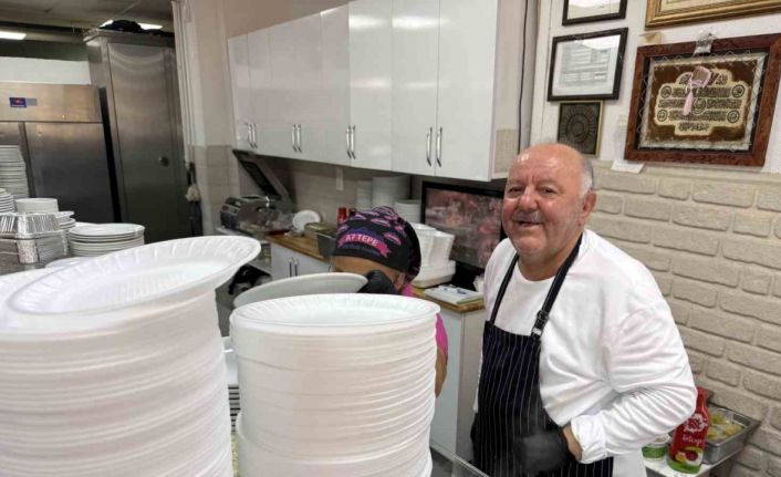 Gariban pilavcısı ‘Haluk Baba’ öğrencilerin ve dar gelirlilerin uğrak noktası