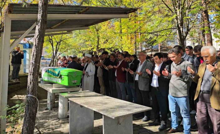 Gazeteci mezunu genç kız son yolculuğuna uğurlandı