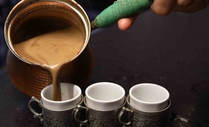 Gaziantep’in köklü lezzetlerinden menengiç kahvesi yoğun ilgi görüyor