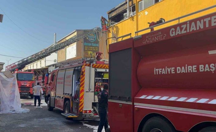 Gaziantep’te gıda işletmesindeki yangın söndürüldü