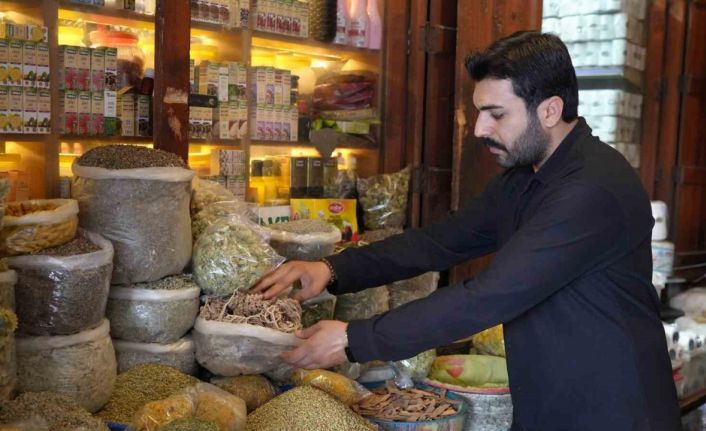 Gaziantep’te havaların soğumasıyla vatandaşlar aktarların yolunu tuttu