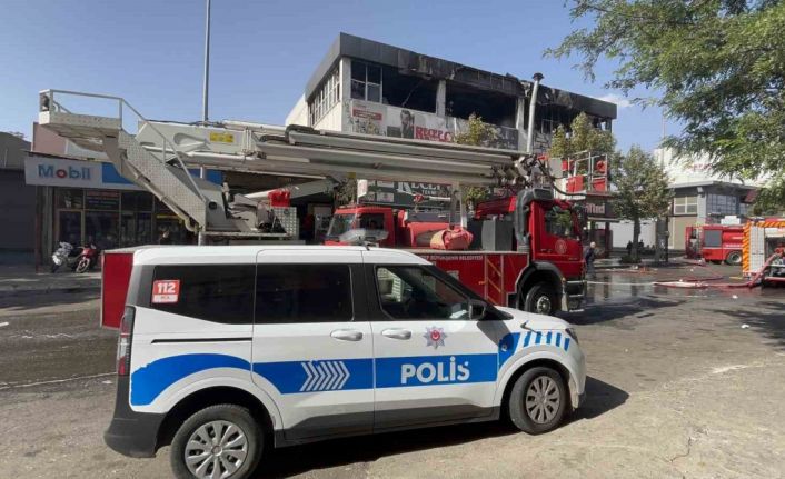 Gaziantep’te iş yerinde çıkan yangını itfaiye söndürdü