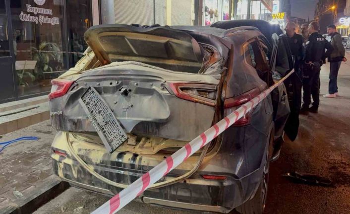 Gaziantep’te park halindeki otomobilde bulunan mutfak tüpü patladı: 1 yaralı