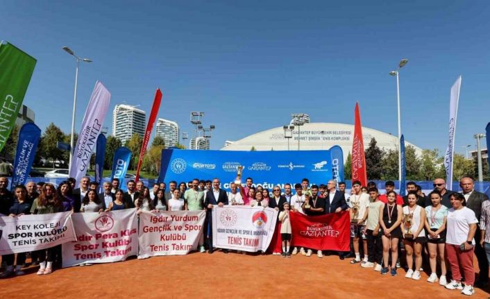 Gaziantep’te Tenis Şampiyonasında ödül töreni heyecanı