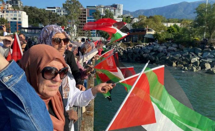 Gazze için tekne ile denize açıldılar