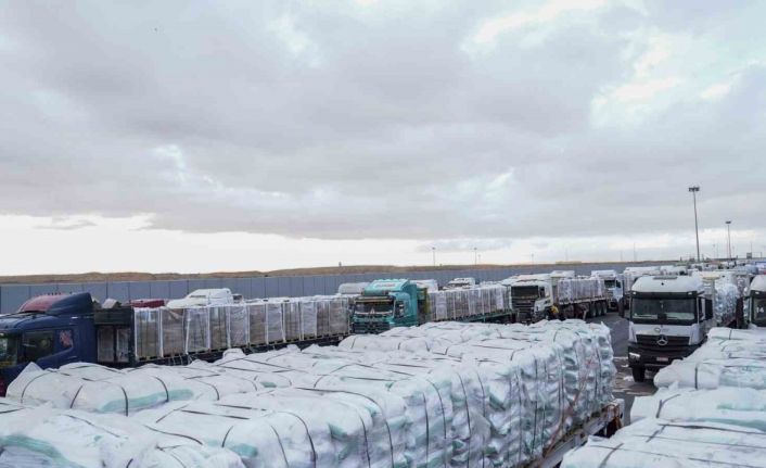 Gazze’ye insani yardım taşıyan 400 kamyon giriş yaptı