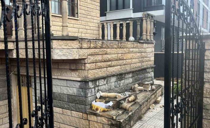 Gebze 14 yaşındaki çocuğun üzerine beton korkuluk düştü