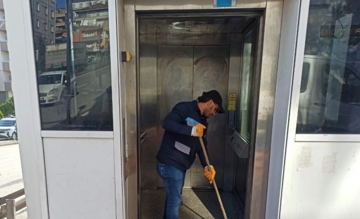 Gebze bölgesinde üst geçit asansörleri pırıl pırıl