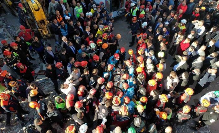 Gebze’de çöken binanın enkazından 1 kişi sağ çıkarıldı