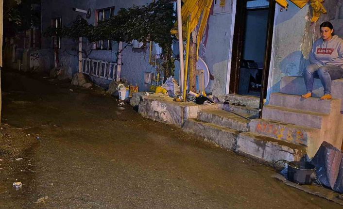 Gece yarısı patlayan su borusu paniğe neden oldu