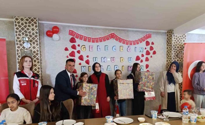 "Geleceğin Umudu Kızlarımız" projesiyle kız çocuklarına destek