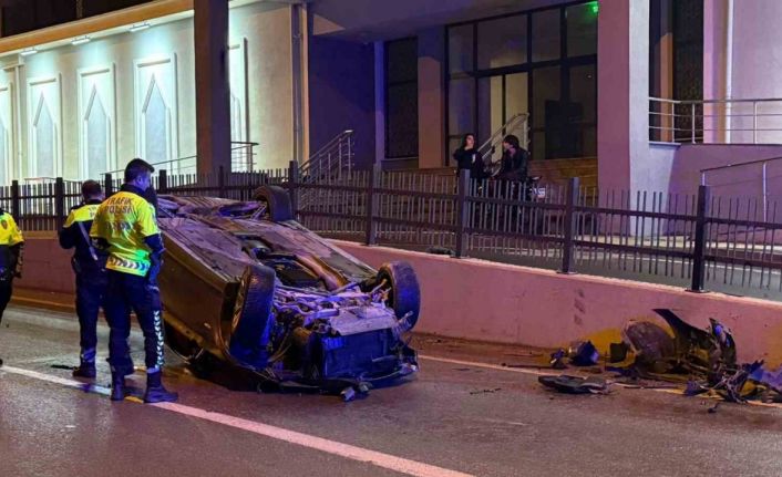 Gemlik’te otomobil takla attı: 3 yaralı