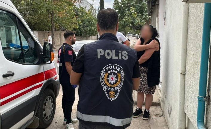 Genç kız sokak ortasında yumruklu ve tekmeli saldırıya uğradı