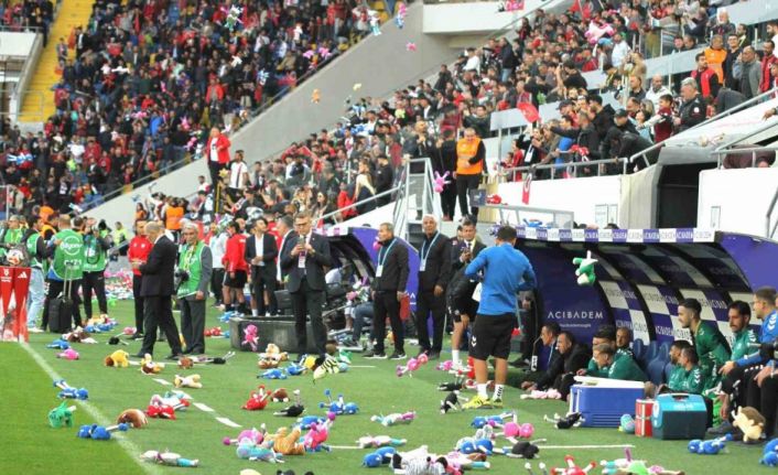 Gençlerbirliği taraftarları Gazzeli çocukları unutmadı