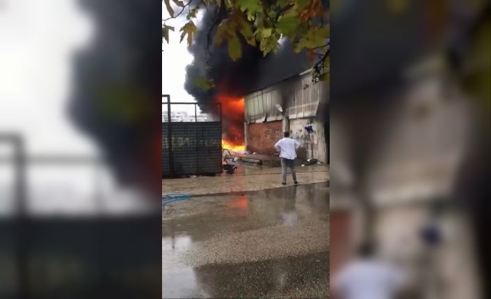 Geri dönüşüm atölyesi ateş topuna döndü