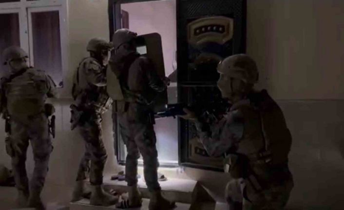 Göçmen kaçakçılarına şafak operasyonu: 10 tutuklama