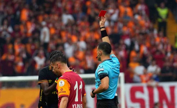 Göztepe’de Malcom Bokele kırmızı kart gördü