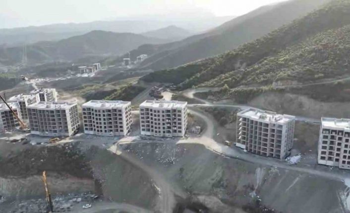 Gülderen Mahallesi’nde 2.etap TOKİ konutları yükseliyor