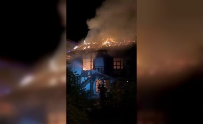 Gümüşhacıköy’de yangında 2 ev zarar gördü