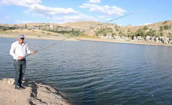 Güzelyurt Göleti’nde vatandaşların balık tutma keyfi